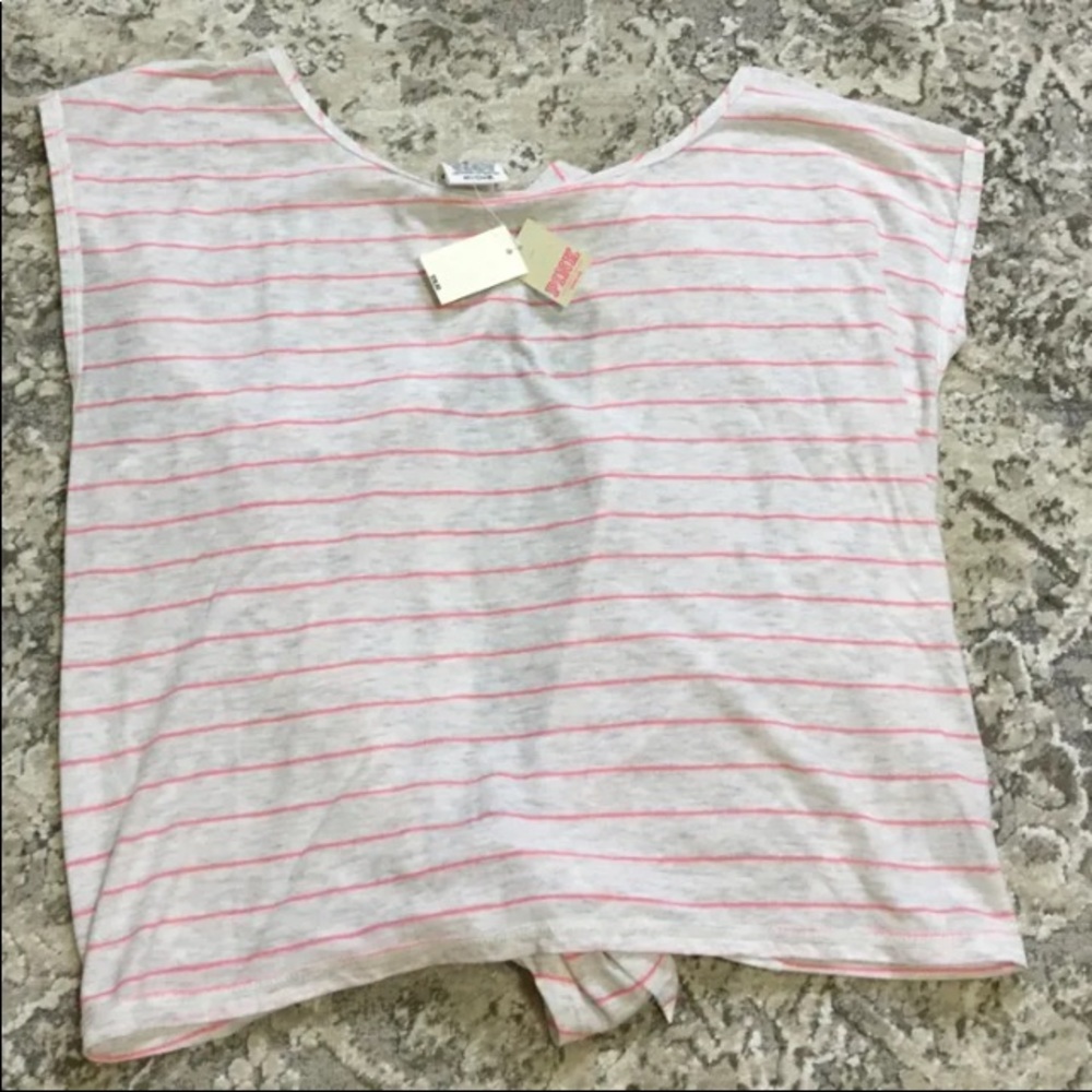 Pink sleeveless keyhole back T-shirt